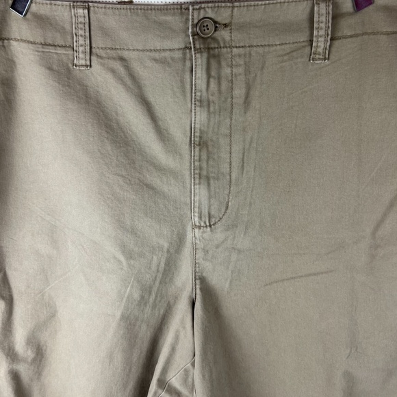 NWT: old navy Straight Lived-In Khaki Non-Stretch Shorts for Men (48) - Picture 6 of 13